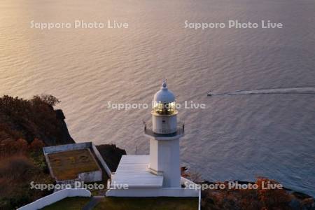 ちきう岬灯台と漁船