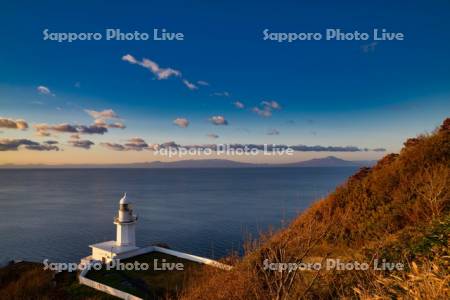 ちきう岬灯台と駒ヶ岳