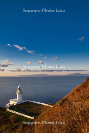 ちきう岬灯台と駒ヶ岳