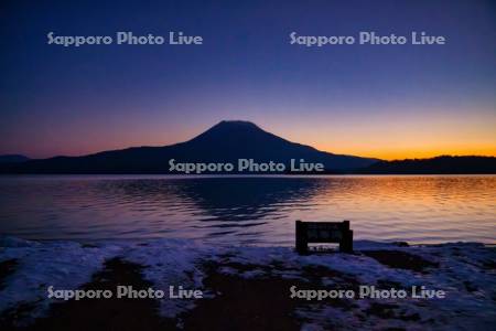 阿寒湖の朝焼け