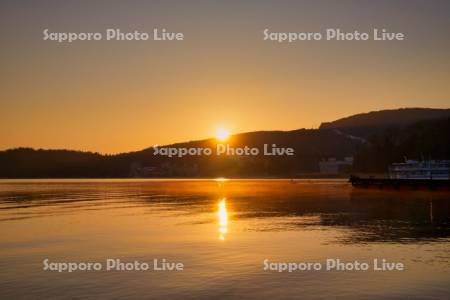 阿寒湖の日の出