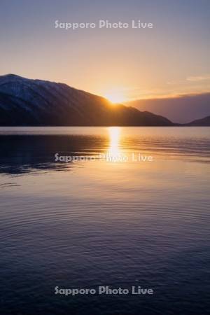 支笏湖の日の出