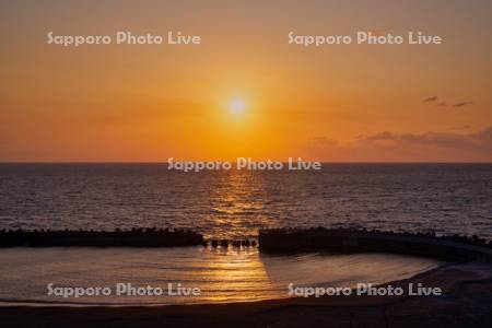 厚田海浜プールと夕日