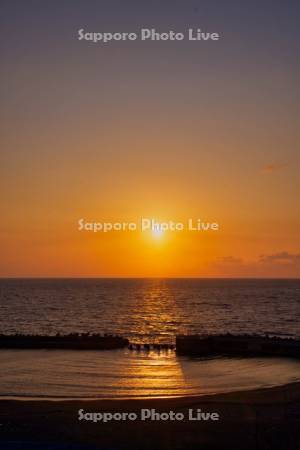 厚田海浜プールと夕日