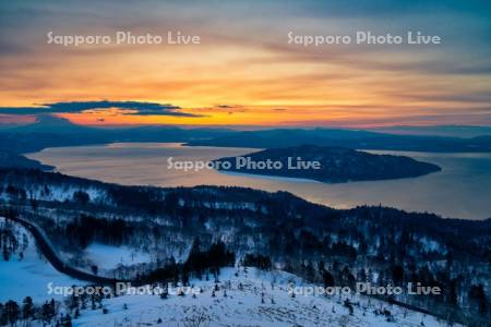 美幌峠より屈斜路湖の朝焼け