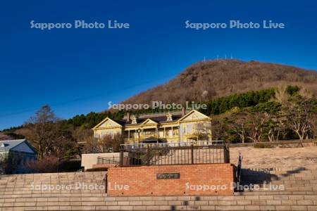 元町公園　旧函館区公会堂と函館山
