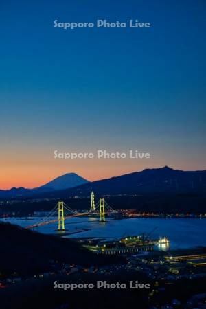 測量山より白鳥大橋夜景
