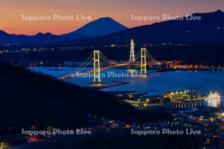 測量山より白鳥大橋と羊蹄山夜景