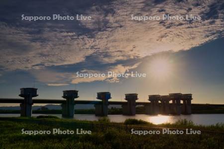 石狩川頭首工の夕景