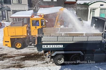 住宅街の除排雪作業