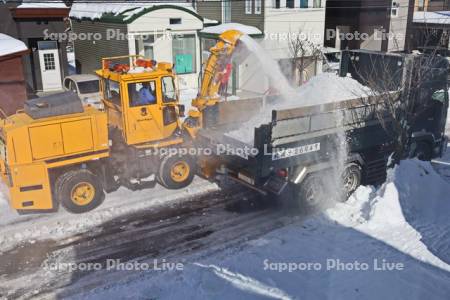 住宅街の除排雪作業