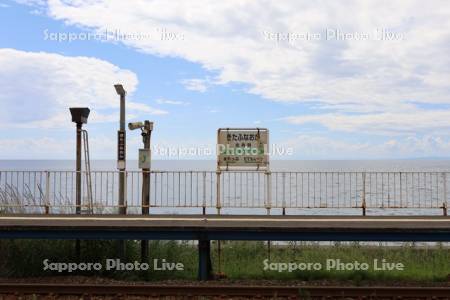 北舟岡駅と内浦湾