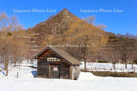 雪解けの五天山公園　水車小屋