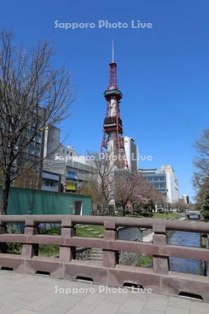 創成川公園創成橋とテレビ塔