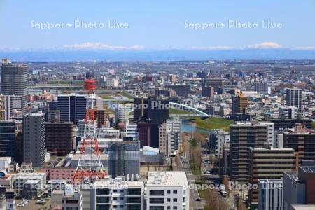テレビ塔より豊平川と夕張山地