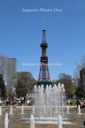 大通公園　噴水とテレビ塔