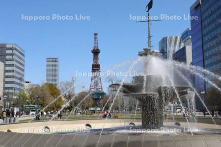 大通公園　噴水とテレビ塔