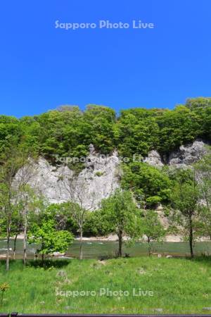 藻南公園　豊平川とおいらん淵