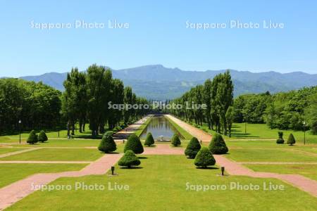 前田森林公園　サンクガーデンと手稲山