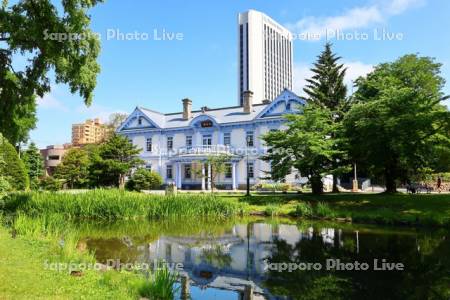中島公園　豊平館と菖蒲池
