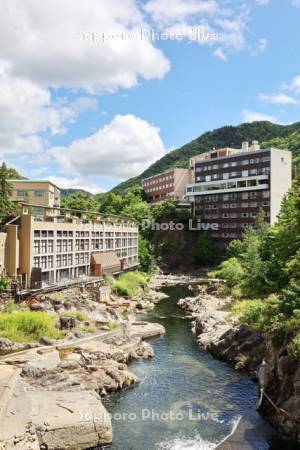 定山渓温泉　月見橋より豊平川