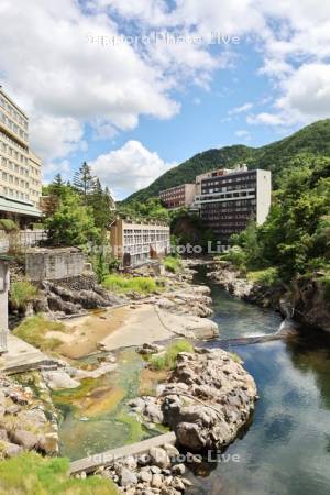 定山渓温泉　月見橋より豊平川