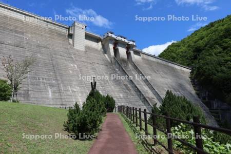 定山渓ダムと定山渓ダム下流園地