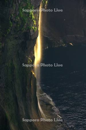 男の涙　湯の華の滝