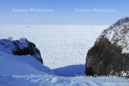 フレペの滝からオホーツク海流氷