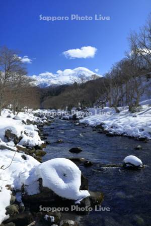 岩尾別川と羅臼岳