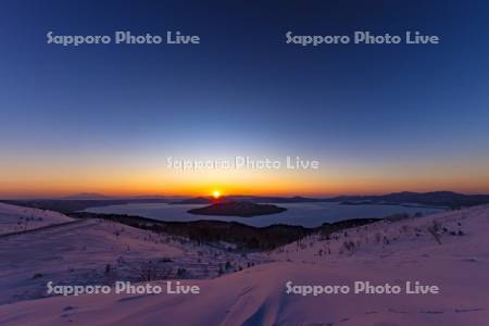 美幌峠より屈斜路湖の日の出