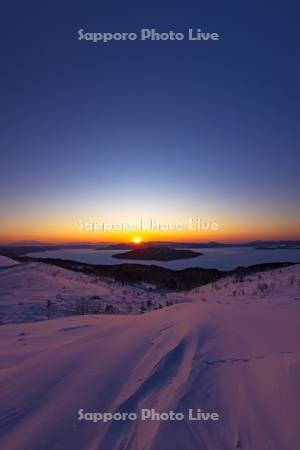 美幌峠より屈斜路湖の日の出