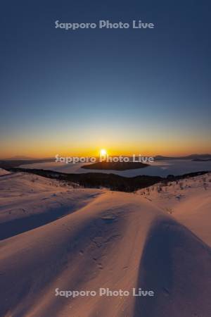 美幌峠より屈斜路湖の日の出