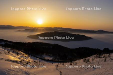 屈斜路湖の日の出