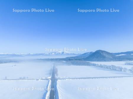 屈斜路湖・藻琴山へ続く道　空撮