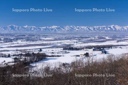 冬の十勝平野と日高山脈