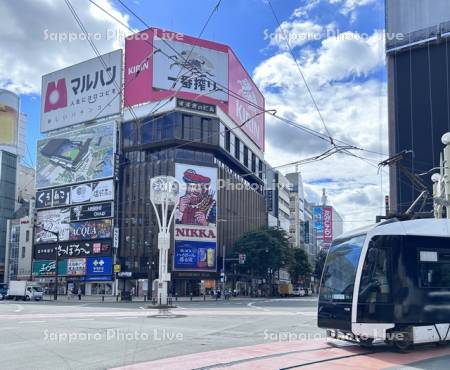 すすきの交差点と札幌市電
