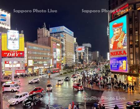 すすきの交差点夜景