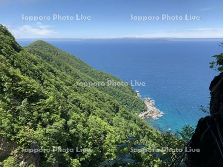 太田山神社本殿より奥尻島